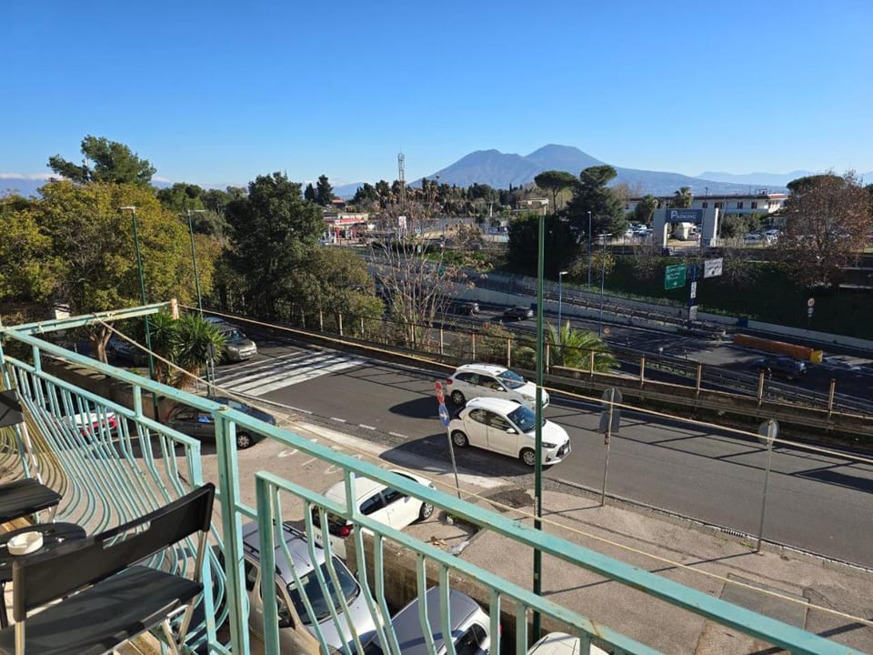 Day, Neighbourhood, Natural landscape, City view, Mountain view, Street view, Location
