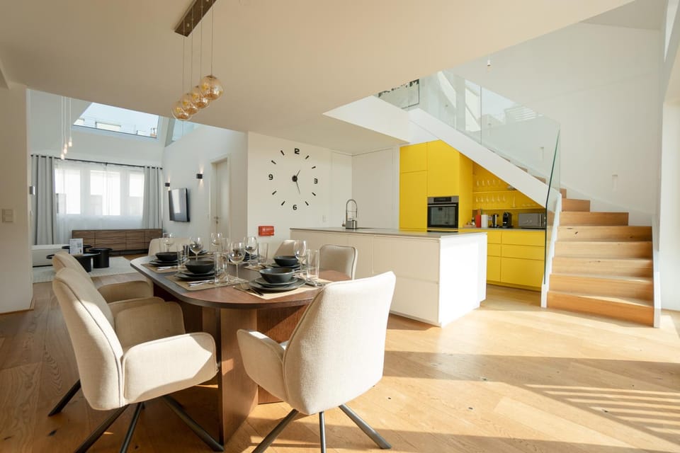 Kitchen or kitchenette, Seating area, Dining area