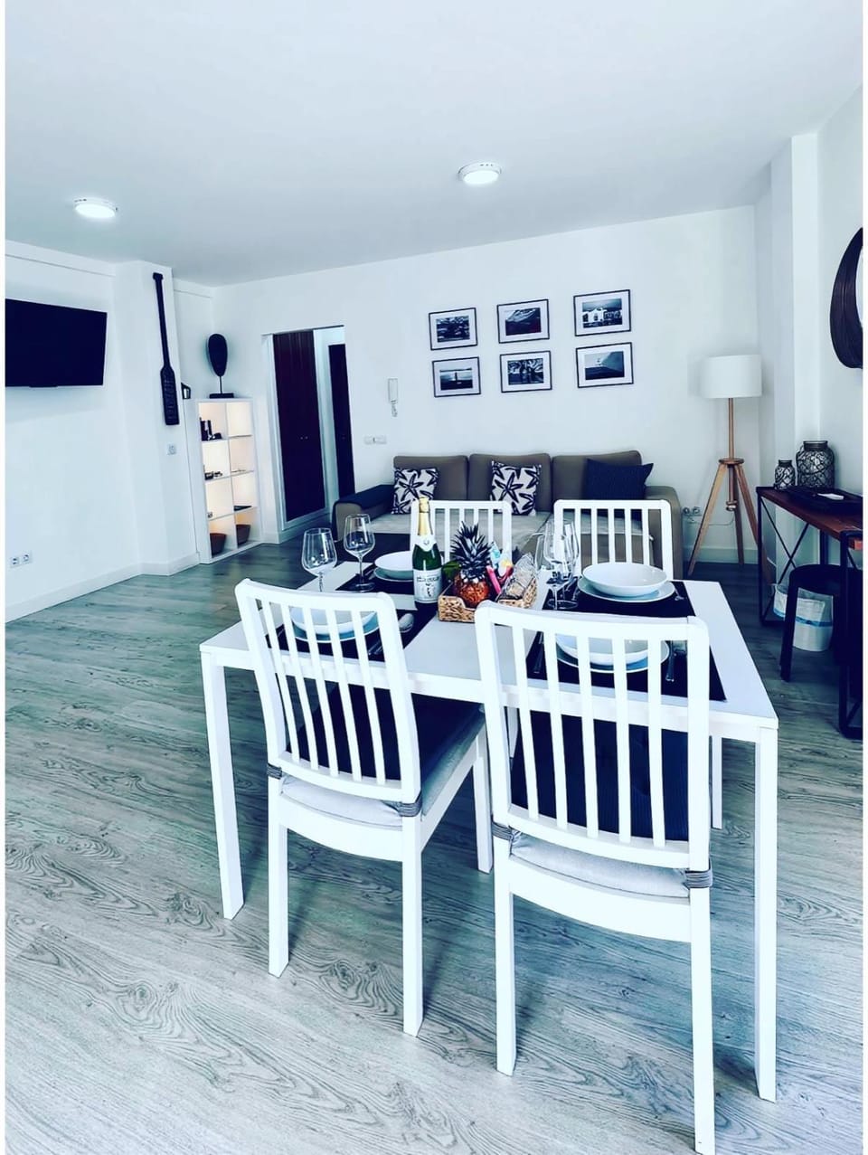 TV and multimedia, Living room, Seating area, Dining area, Evening entertainment