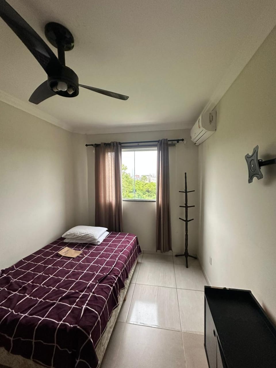 Bed, Photo of the whole room, Bedroom, air conditioner