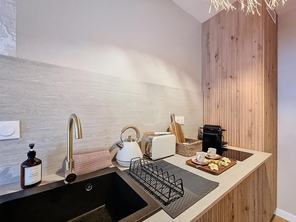 Coffee/tea facilities, Kitchen or kitchenette, microwave