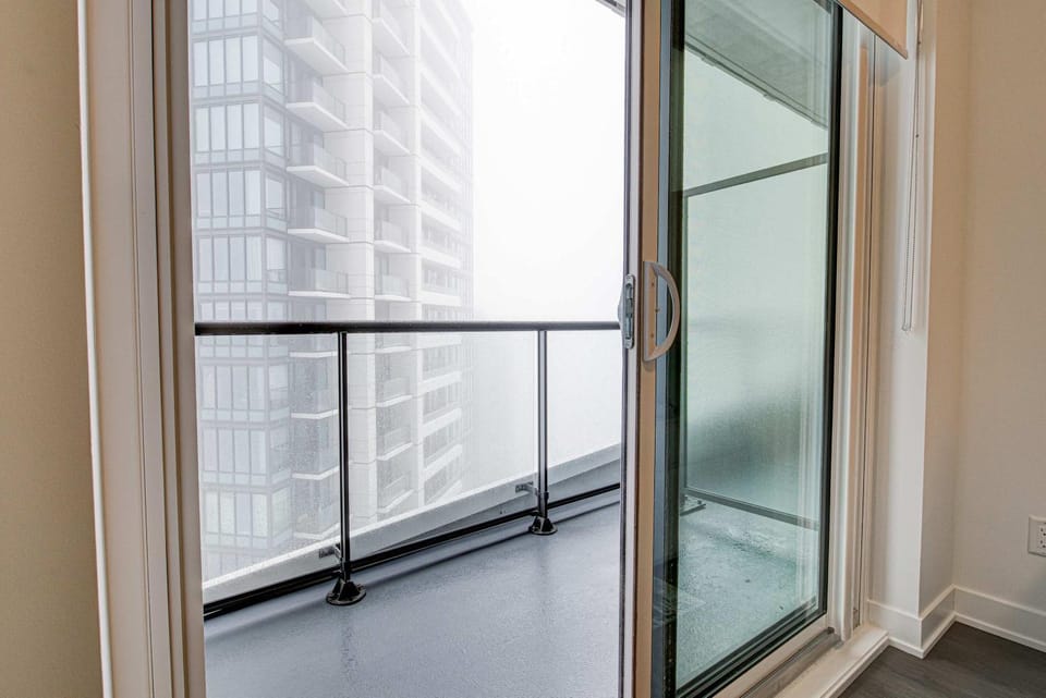Stylish Downtown Suite with Patio & City Views House in Waterloo