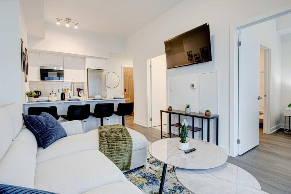 Stylish Downtown Suite with Patio & City Views House in Waterloo