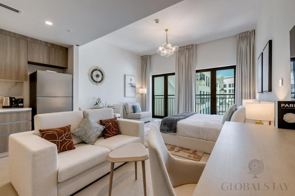 Bed, TV and multimedia, Kitchen or kitchenette, Seating area