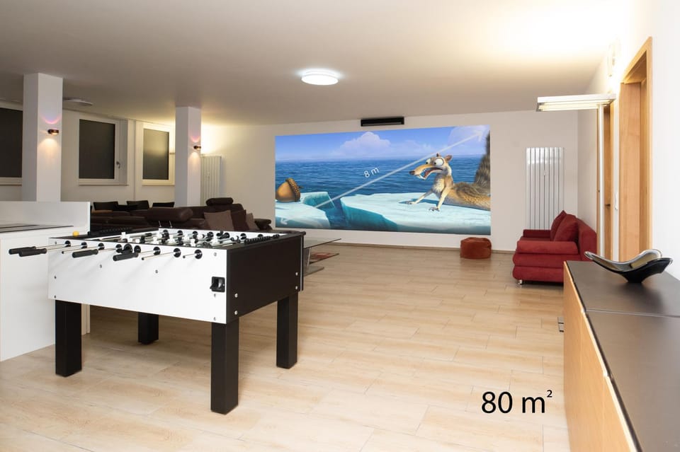Living room, Lounge or bar, Entertainment