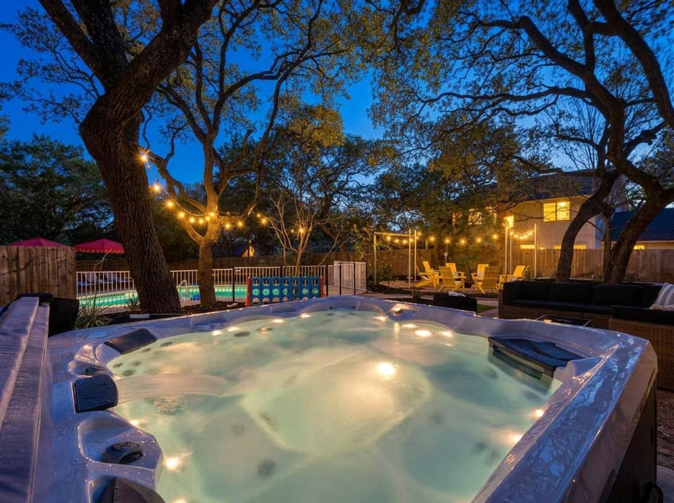 Sleeps 14 Backyard Games Movie Theater Spa House in Shavano Park