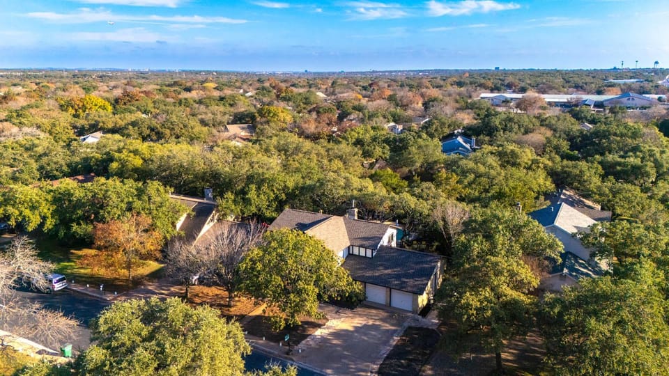 Sleeps 14 Backyard Games Movie Theater Spa House in Shavano Park