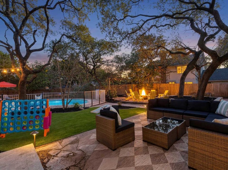 Sleeps 14 Backyard Games Movie Theater Spa House in Shavano Park