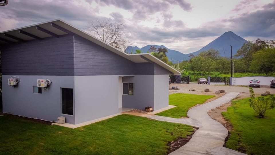 Villa Elemental Modern Villa Volcano Views & Luxe Touches House in La Fortuna