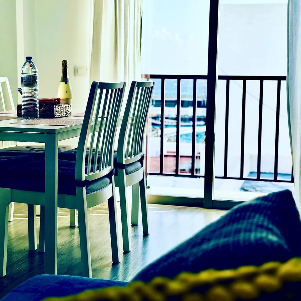 View (from property/room), Balcony/Terrace, Living room, Seating area, Dining area
