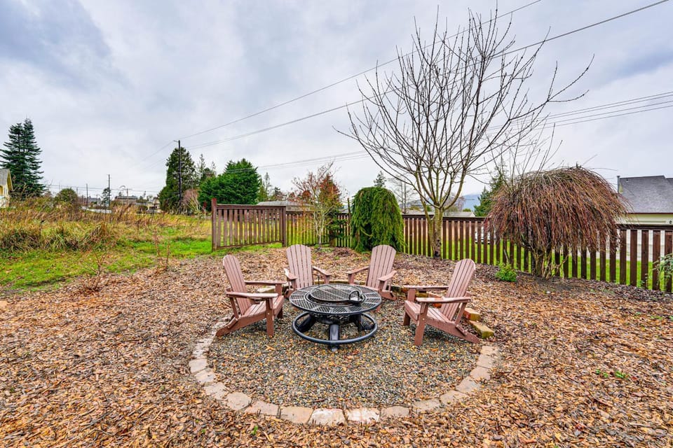 Near Ferry, Shops and Eats! Anacortes Townhome House in Anacortes