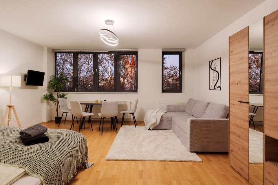 Bed, TV and multimedia, Photo of the whole room, Bedroom