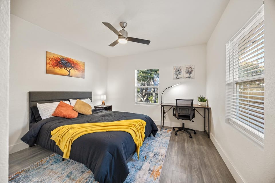 Charming Alameda Retreat Cozy 2BR with Private Yard House in Alameda