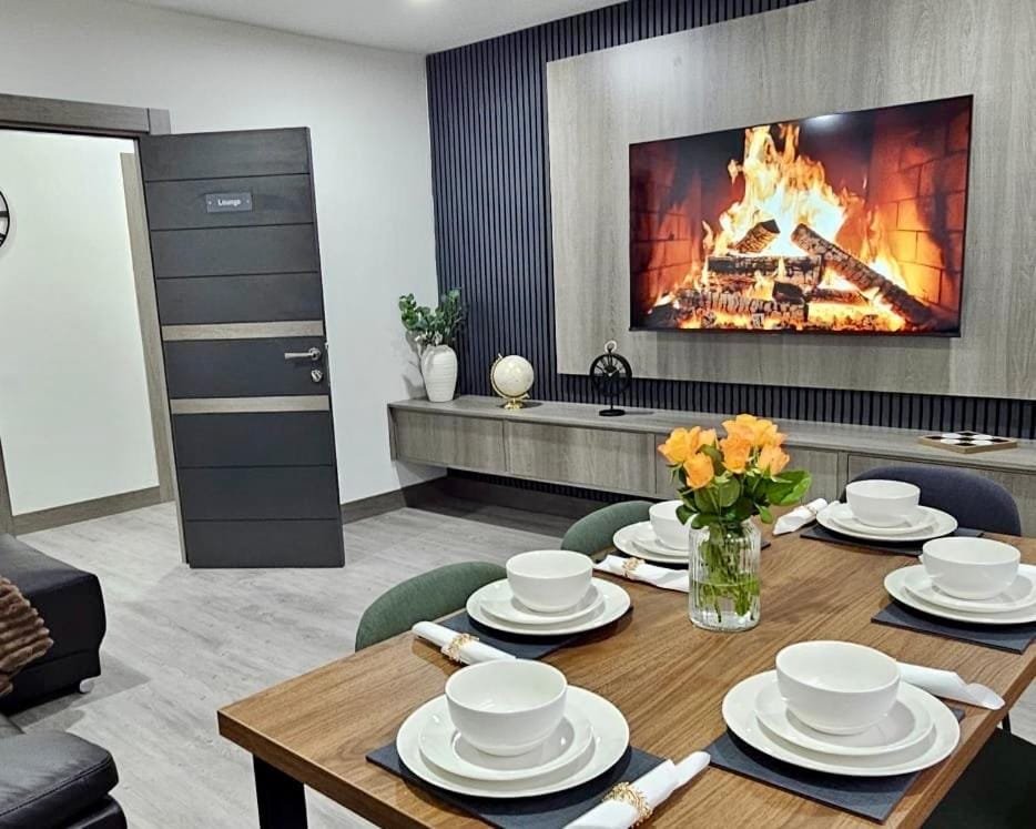 Brand New 4 bed Stunning Spacious Flat In Shepshed Apartment in Charnwood