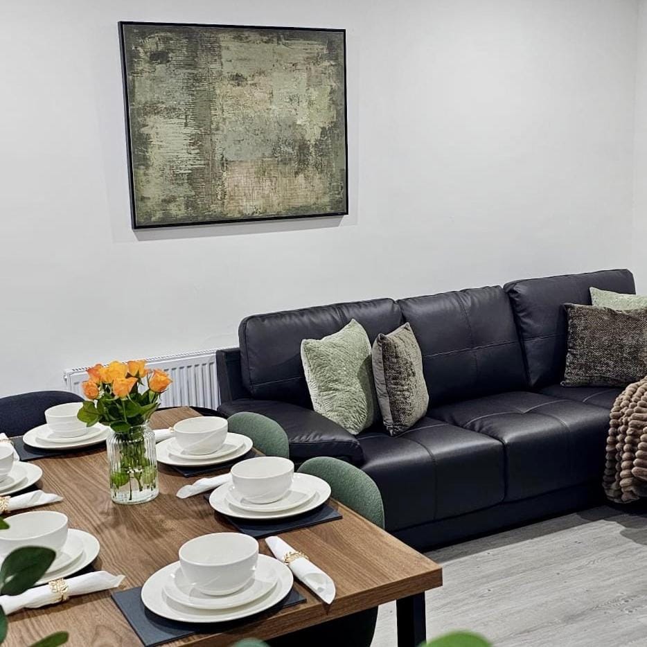 Brand New 4 bed Stunning Spacious Flat In Shepshed Apartment in Charnwood