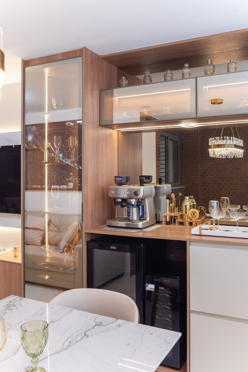 Luxury Apartment Minutes from Beach, 24-7 Security Apartment in Vitoria