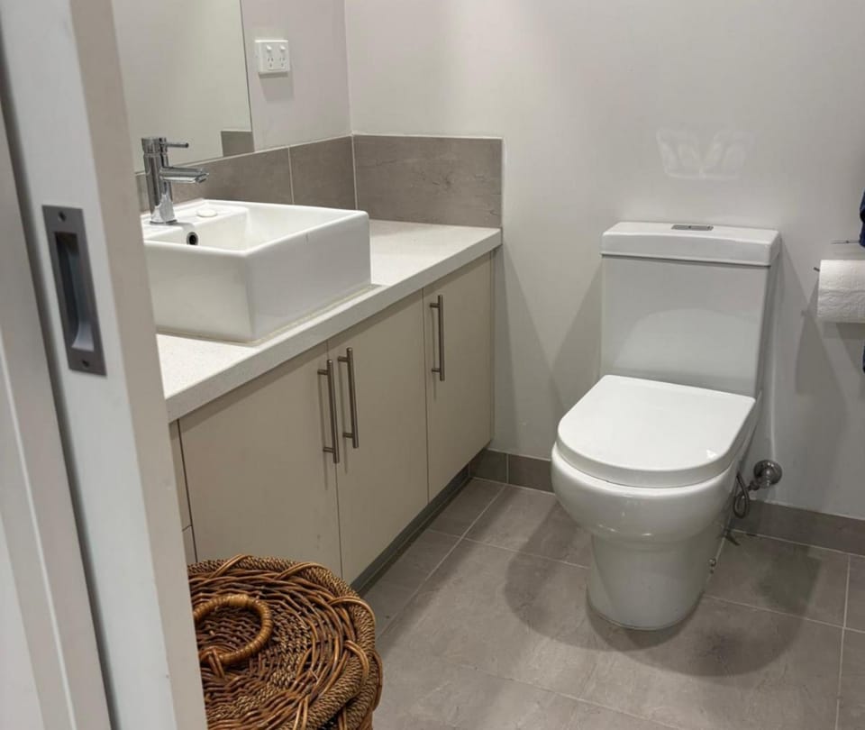 Cozy 2BDR Ivanhoe Unit with Modern Amenities Apartment in Melbourne