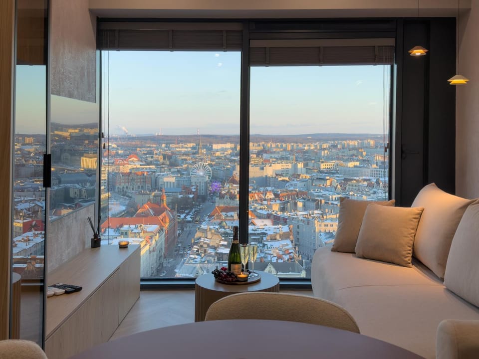 URBAN APARTMENTS Global Skyline - 22nd Floor No 17 - Air Condition - Free Garage - LUXURY Apartment in Poland