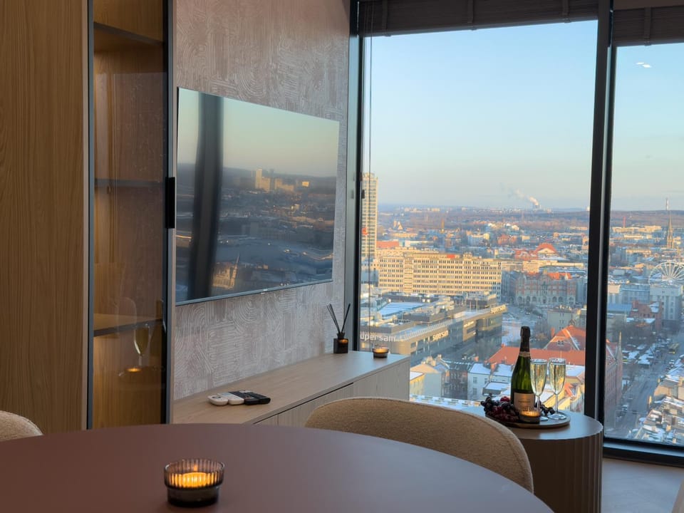 URBAN APARTMENTS Global Skyline - 22nd Floor No 17 - Air Condition - Free Garage - LUXURY Apartment in Poland
