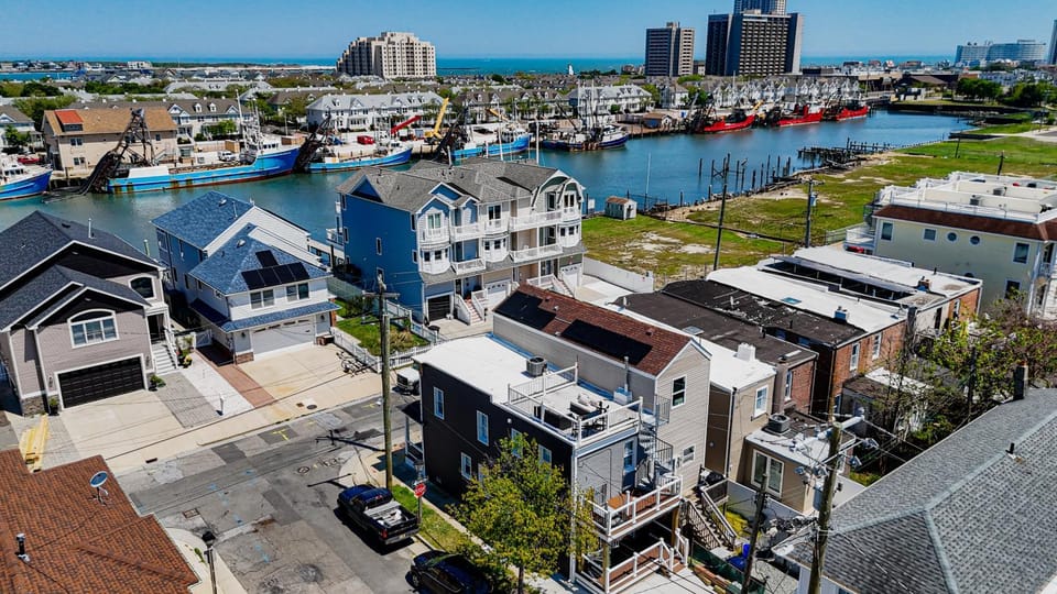 Neighbourhood, Natural landscape, Bird's eye view, Sea view