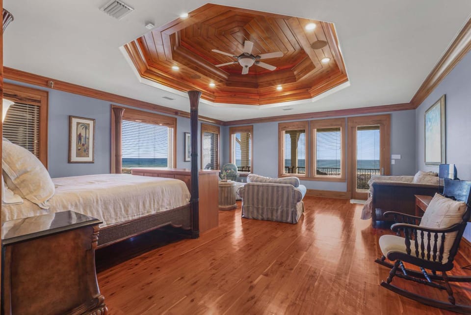 The Gayosa House 9BR Beachfront Oasis with Private Pool & Hot Tub House in Romar Beach