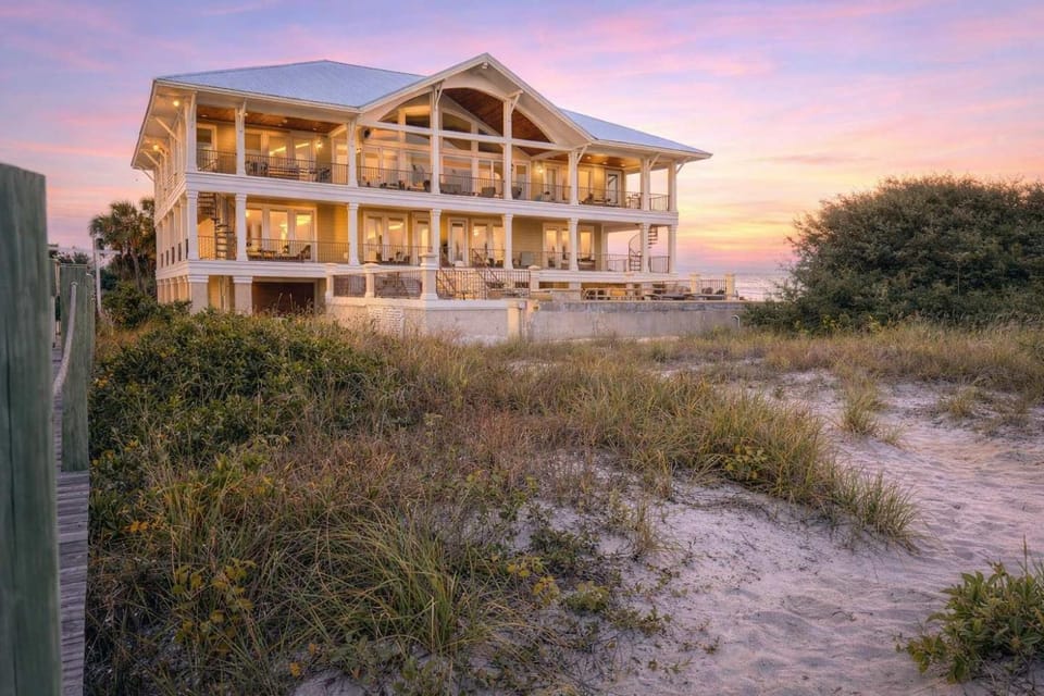 The Gayosa House 9BR Beachfront Oasis with Private Pool & Hot Tub House in Romar Beach