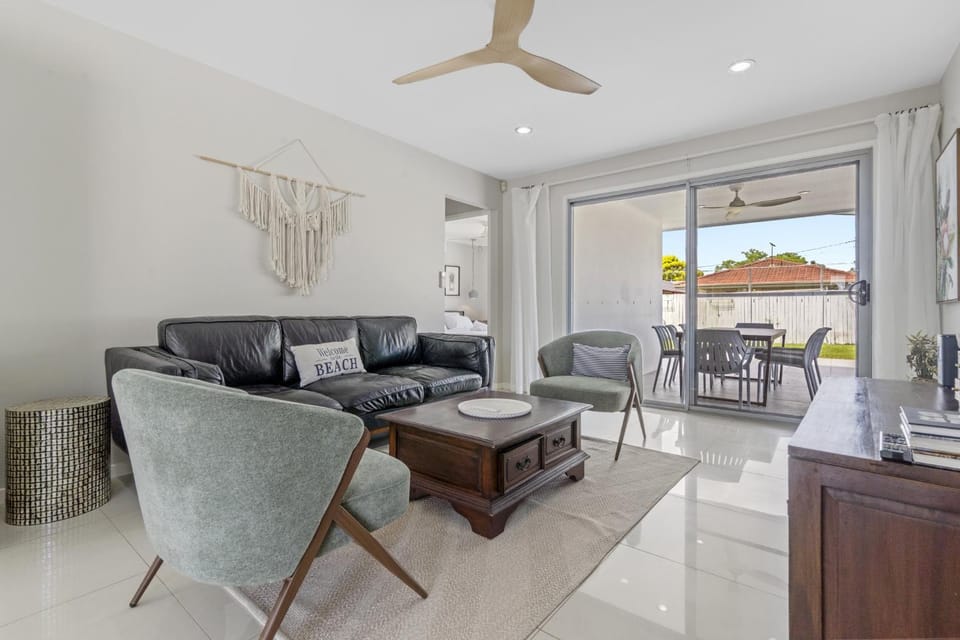 Spacious 4-Bed House with Secure Parking House in Brisbane