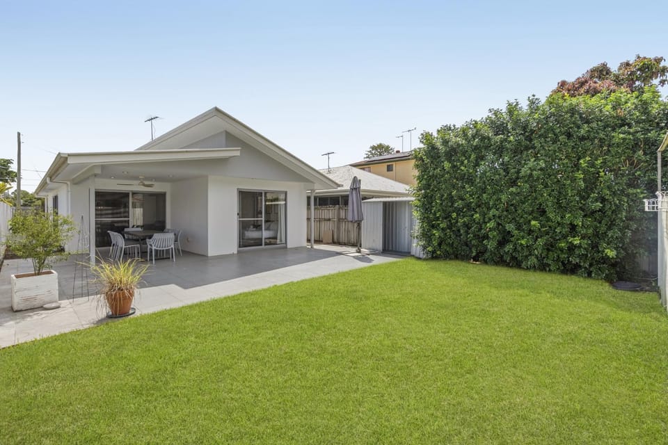 Spacious 4-Bed House with Secure Parking House in Brisbane
