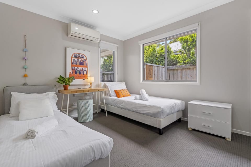 Spacious 4-Bed House with Secure Parking House in Brisbane