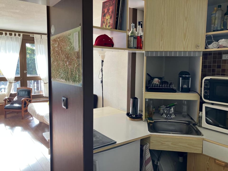 Coffee/tea facilities, Kitchen or kitchenette, microwave, oven