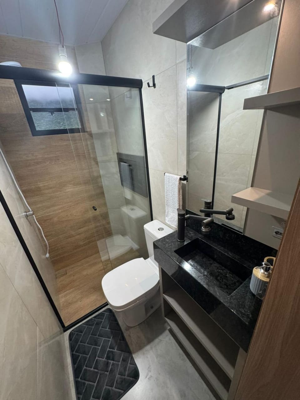 Shower, Toilet, Bathroom, bidet, towels