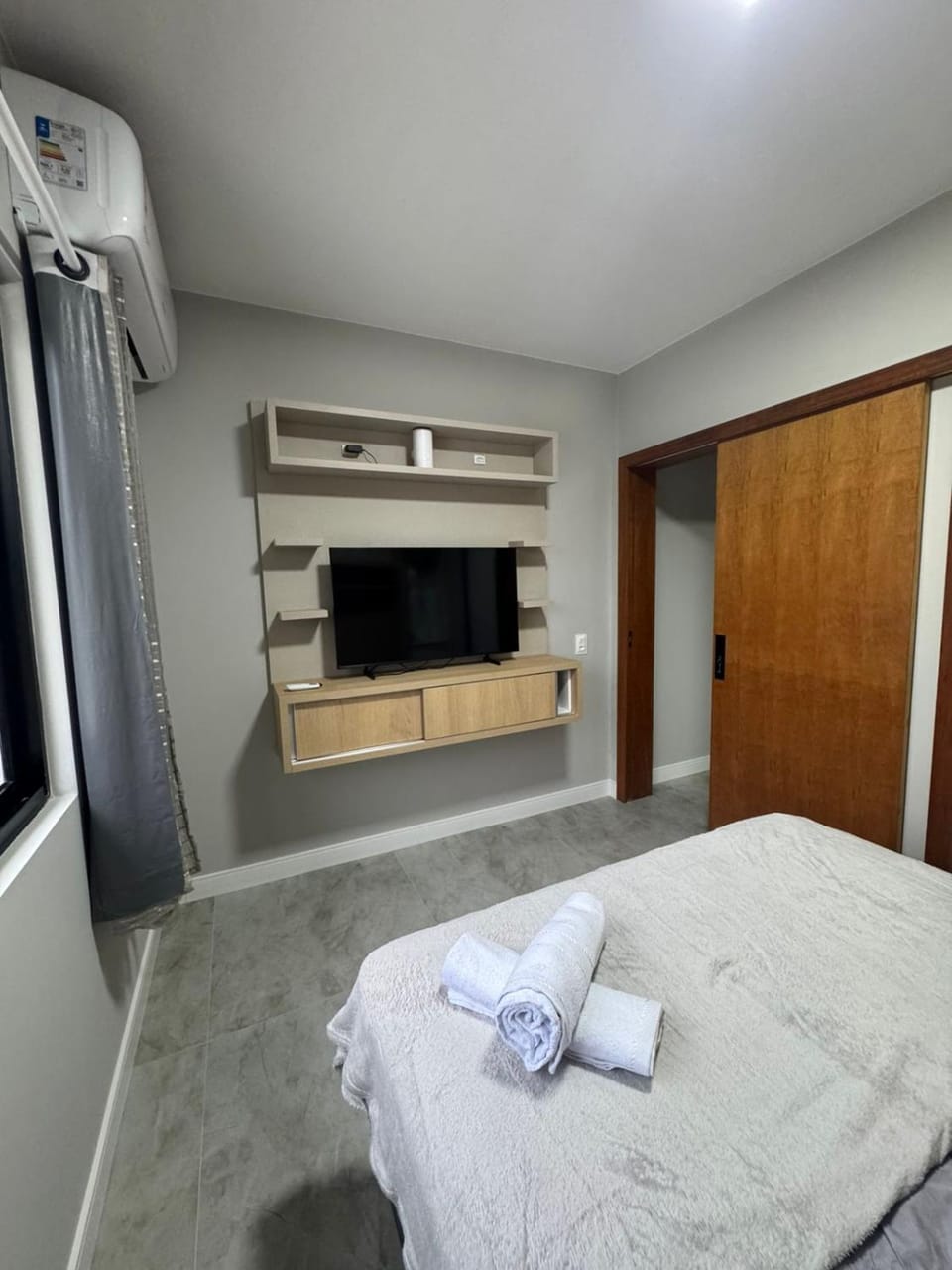 Bed, TV and multimedia, Kitchen or kitchenette, Photo of the whole room, Bedroom, towels, wardrobe