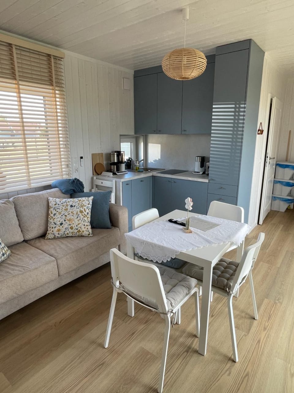 Kitchen or kitchenette, Living room