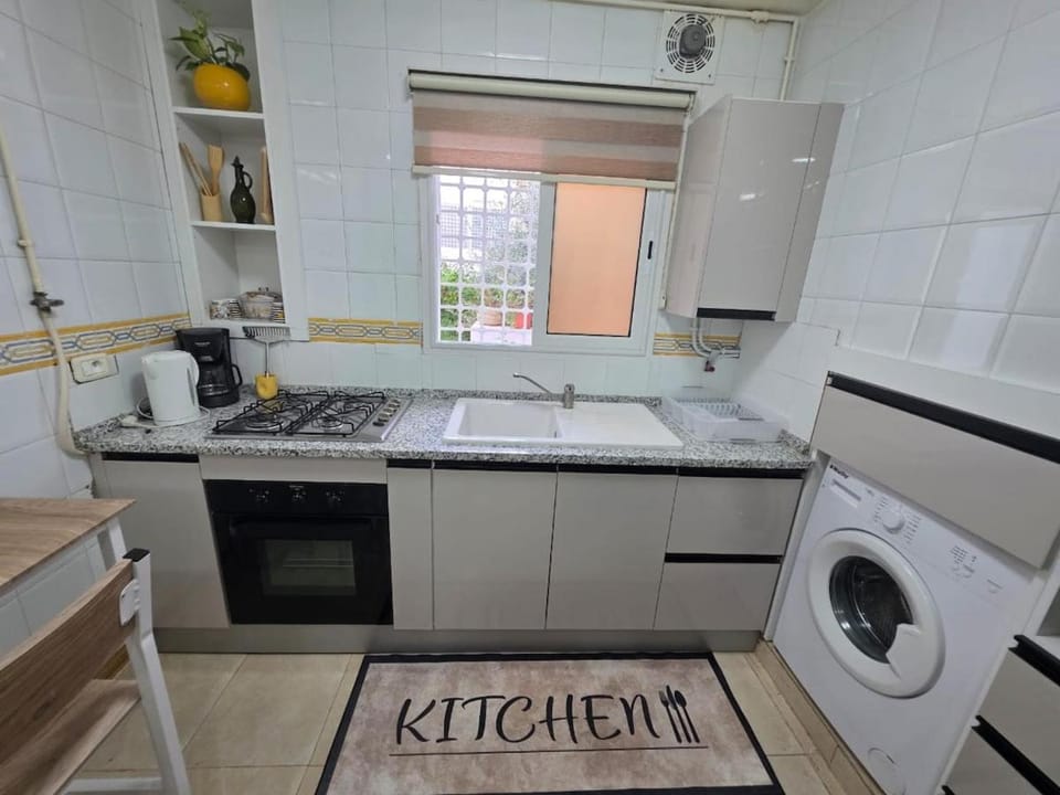 Kitchen or kitchenette, dishwasher