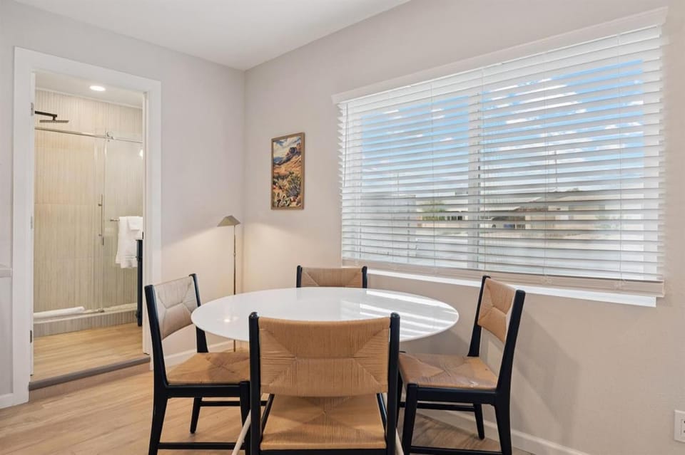 Chic Studio - King Bed and Sleeper Apartment in Tempe