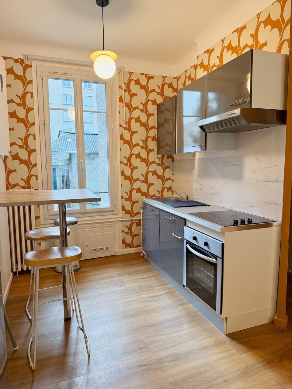 Kitchen or kitchenette, oven, stove