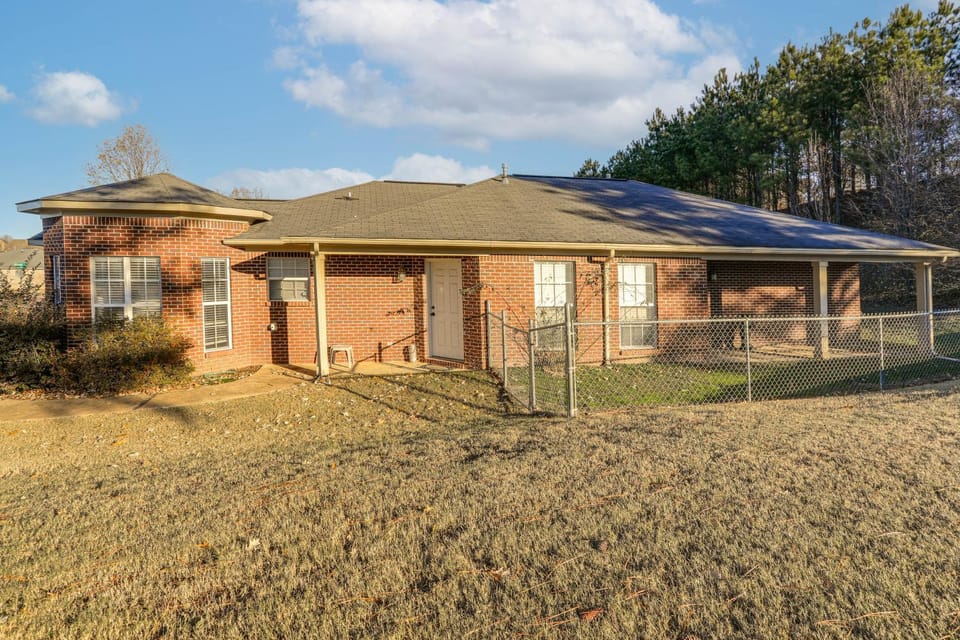 Work, Play and Visit Ole Miss! Cozy Escape Near Town House in Oxford