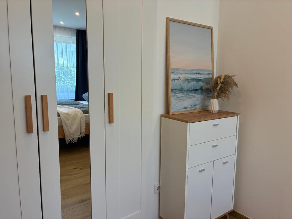 Bedroom, wardrobe