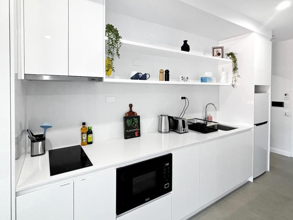 Modern Brookvale Studio Free Parking and Balcony Apartment in Sydney