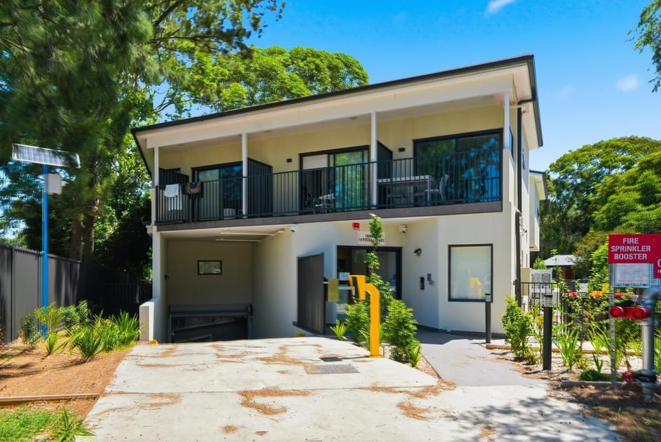 Modern Brookvale Studio Free Parking and Balcony Apartment in Sydney