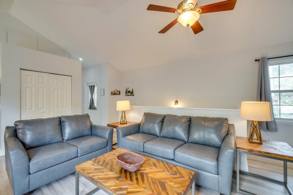 Deck & Hot Tub: Remodeled Gatlinburg Stay House in Gatlinburg