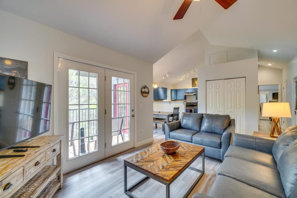 Deck & Hot Tub: Remodeled Gatlinburg Stay House in Gatlinburg