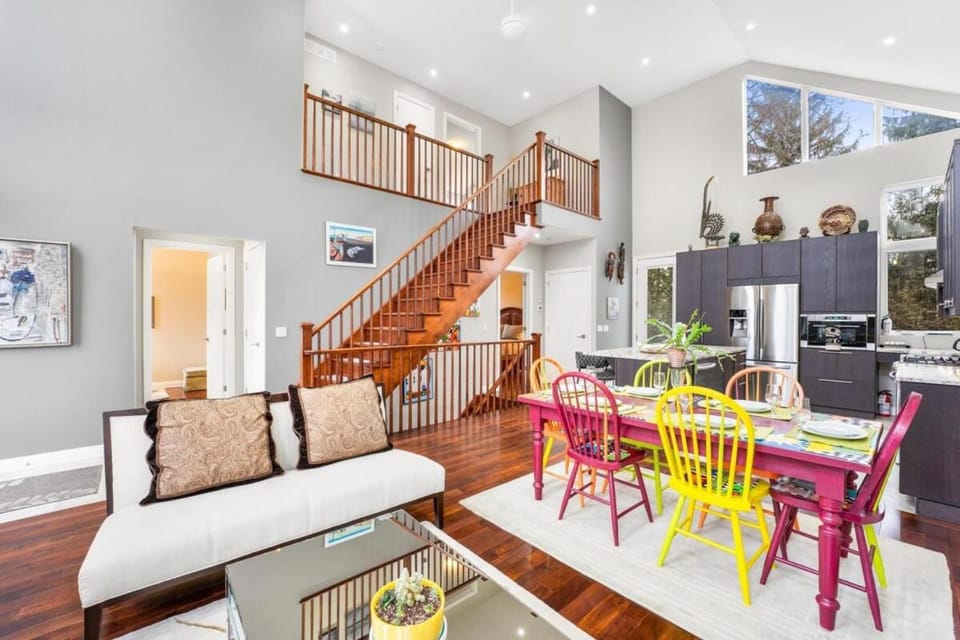 Beautiful 3BR Old Town Home Steps to Queen St House in Niagara-on-the-Lake