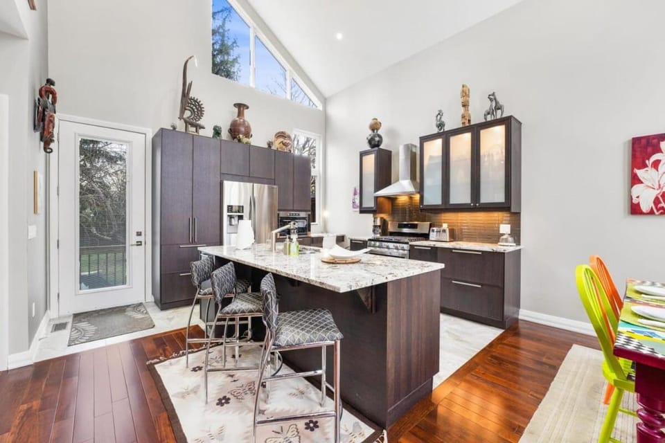 Beautiful 3BR Old Town Home Steps to Queen St House in Niagara-on-the-Lake