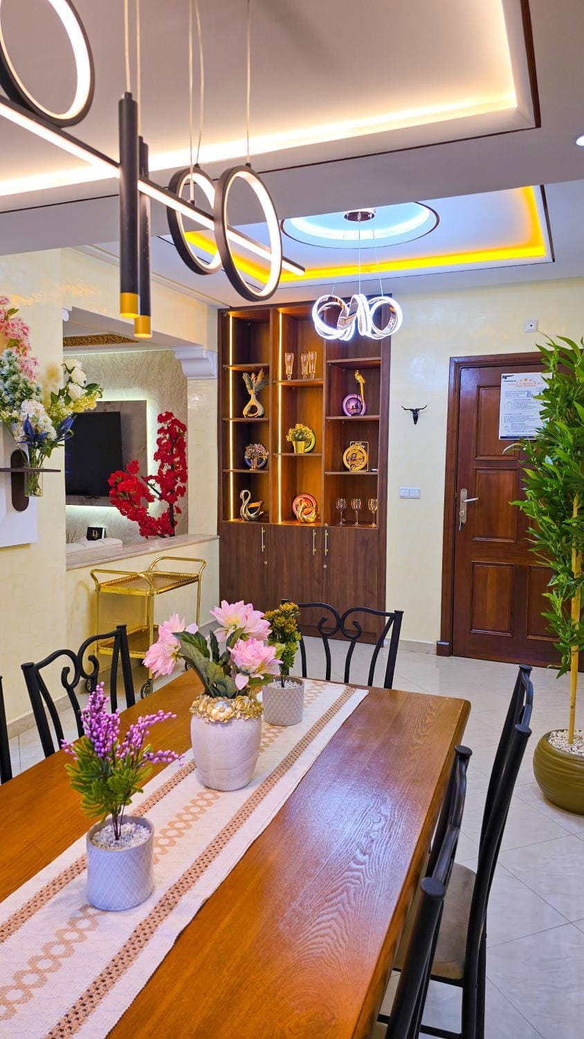 Seating area, Dining area