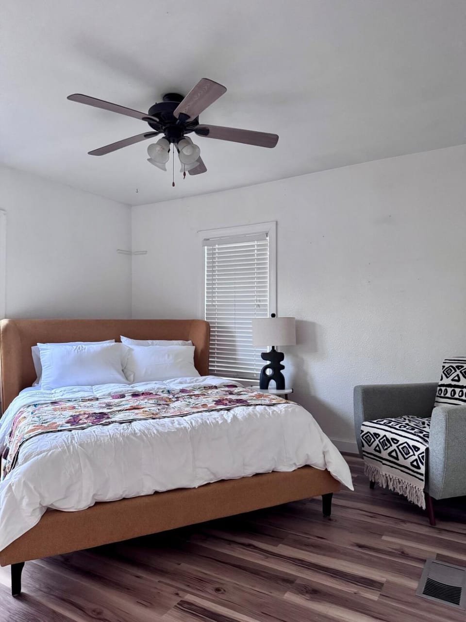Stylish 1940s Home with Barn Guest House House in San Antonio