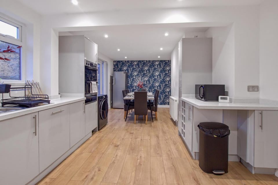 Large group stays in Bedford Contractors Welcome House in Bedford