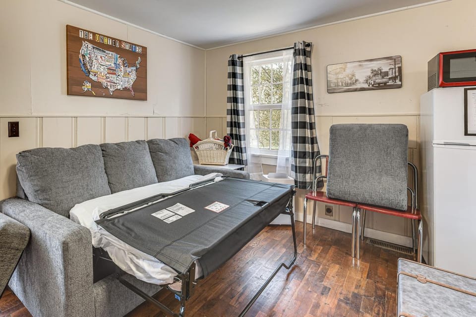 Boat & Fish! 1950s Rockaway Beach Cabin w/ Hot Tub Cabin in Rockaway Beach