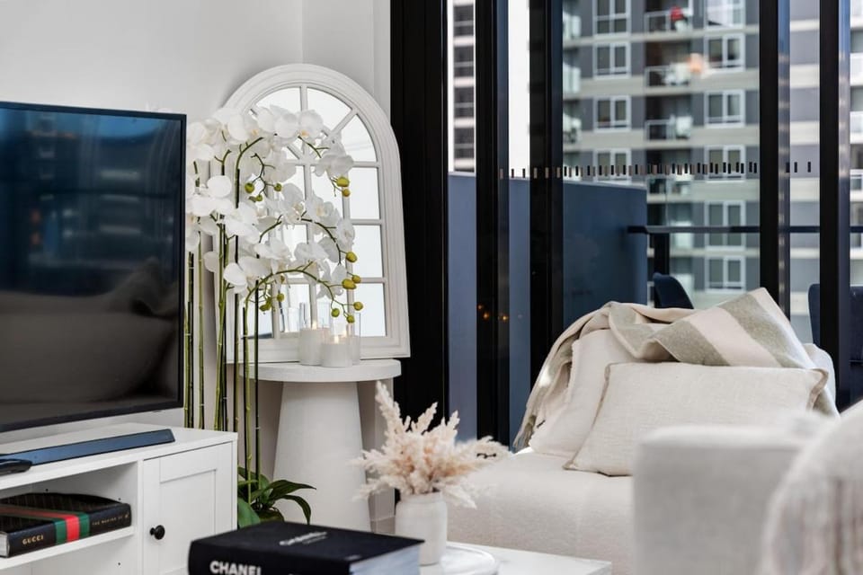 CS - Gorgeous City Views 2BR w Parking, Pool & Gym Apartment in Brisbane City