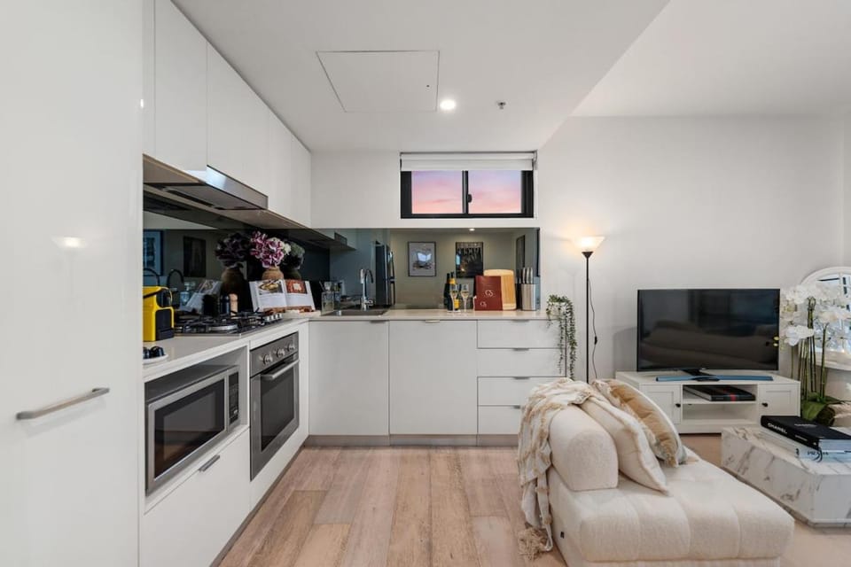 CS - Gorgeous City Views 2BR w Parking, Pool & Gym Apartment in Brisbane City